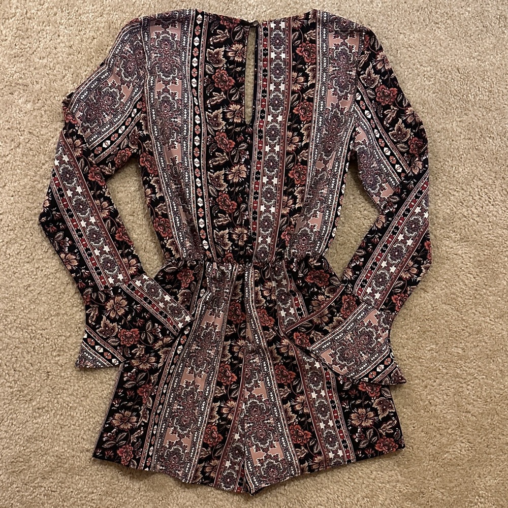 Everly Floral Print V-Neck Long Sleeve  Romper - Picture 4 of 5